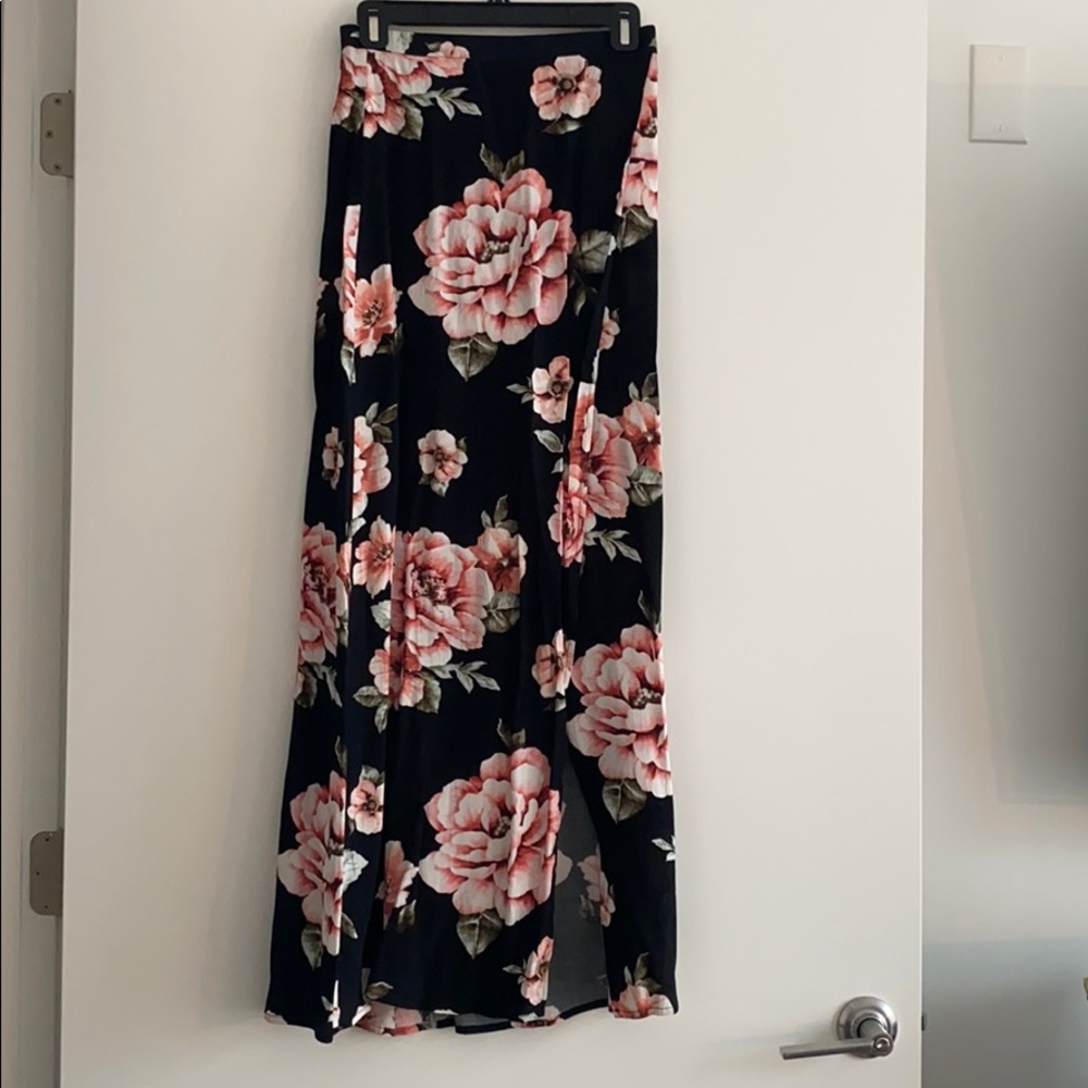 Floral maxi skirt with side slit